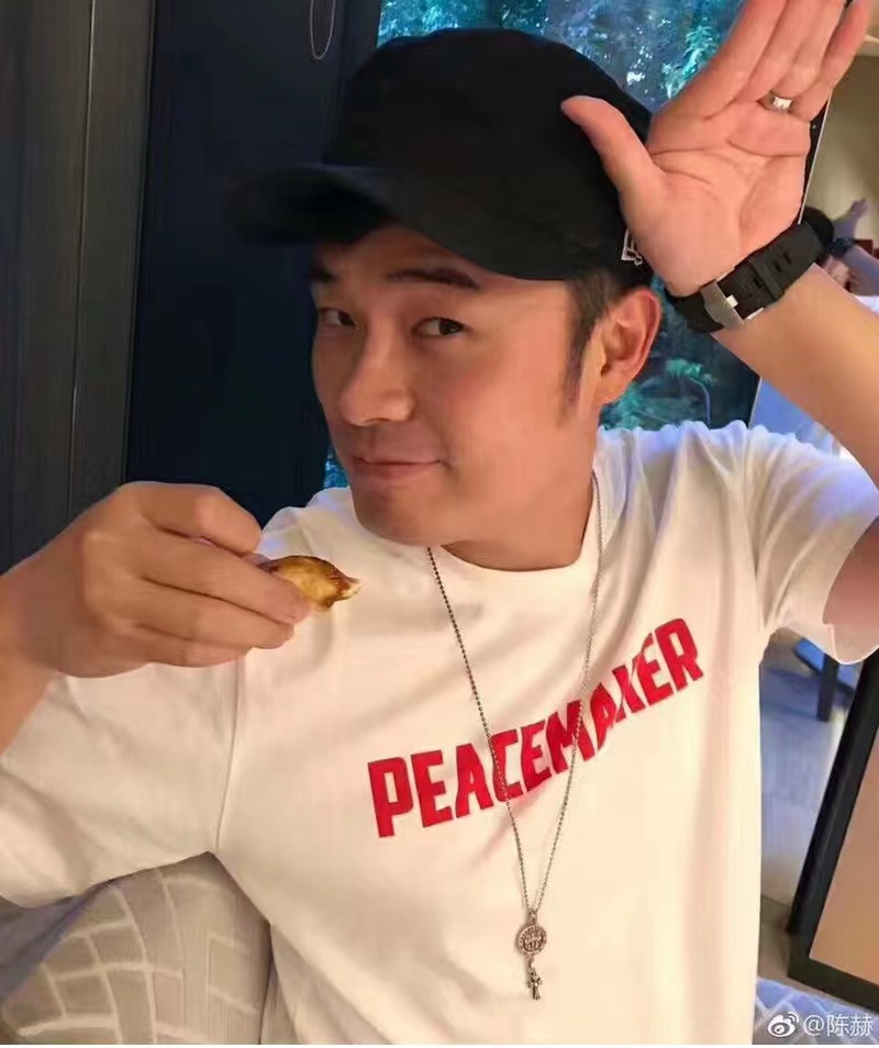 Ch*0me He**ts necklaces